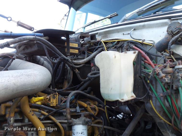 image for item BS9760 1994 Ford LTLS9000 semi truck