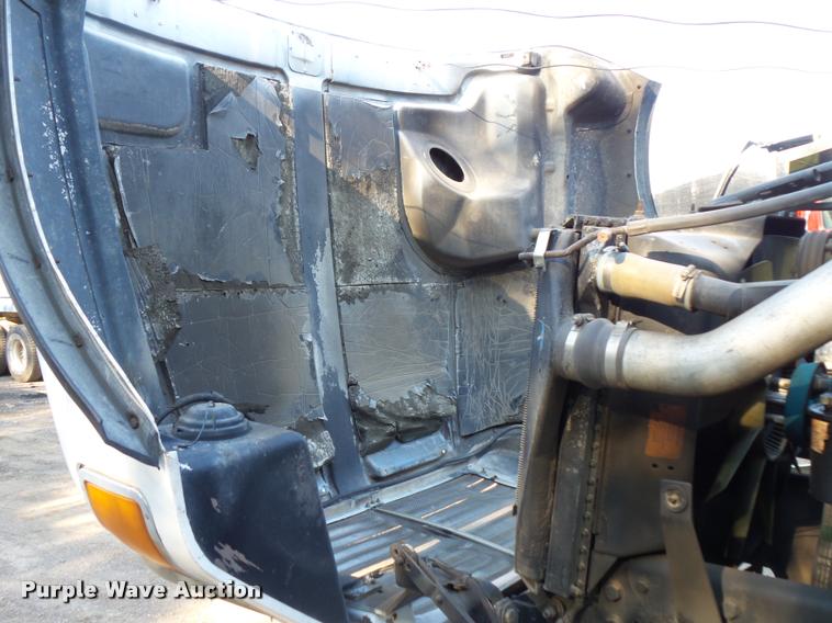 image for item BS9760 1994 Ford LTLS9000 semi truck