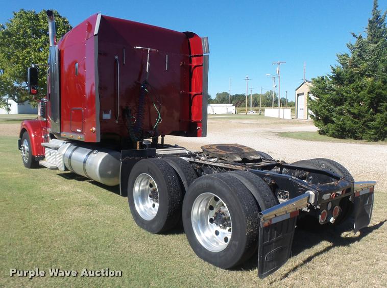 image for item BU9791 2011 Freightliner Coronado 132 semi truck