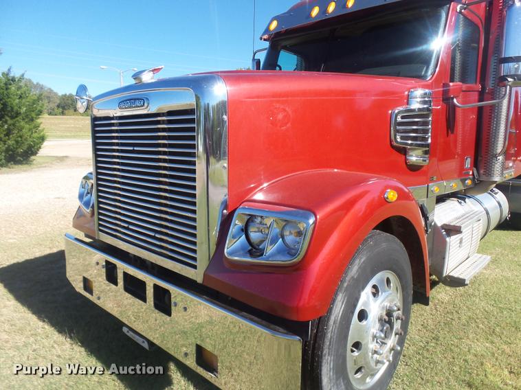 image for item BU9791 2011 Freightliner Coronado 132 semi truck