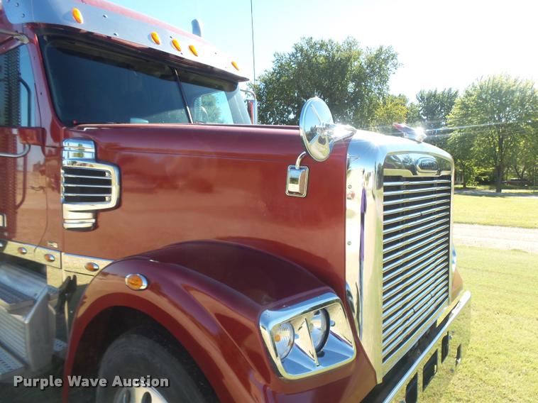 image for item BU9791 2011 Freightliner Coronado 132 semi truck