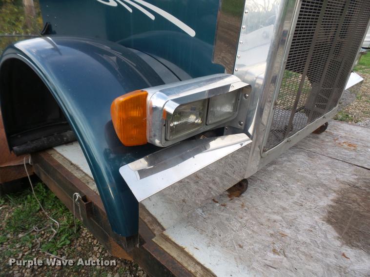 image for item BV9953 Peterbilt 379 extended hood
