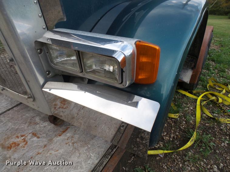 image for item BV9953 Peterbilt 379 extended hood