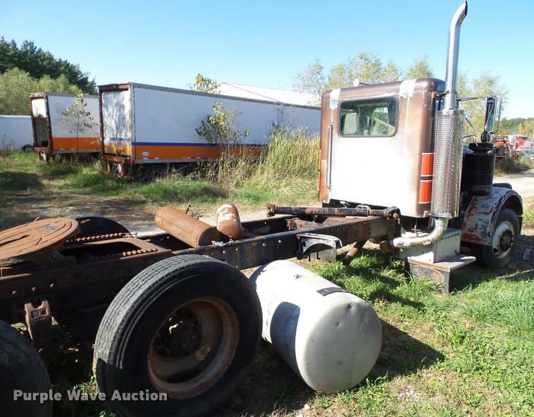 image for item BZ9864 1979 Peterbilt 359 semi truck