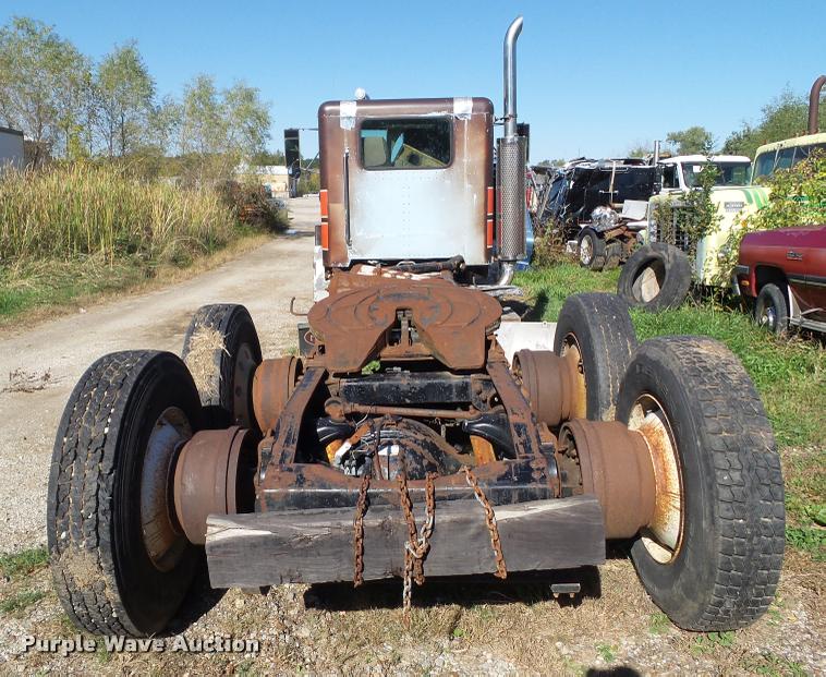 image for item BZ9864 1979 Peterbilt 359 semi truck