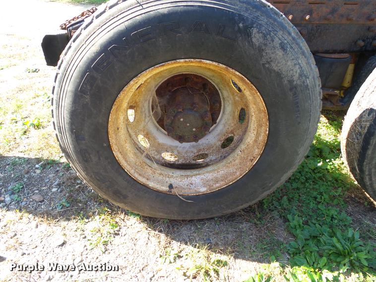 image for item BZ9864 1979 Peterbilt 359 semi truck