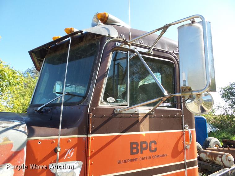 image for item BZ9864 1979 Peterbilt 359 semi truck