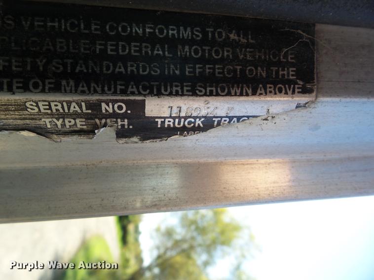 image for item BZ9864 1979 Peterbilt 359 semi truck