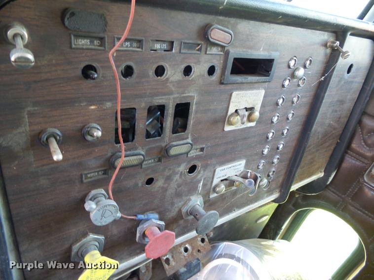 image for item BZ9864 1979 Peterbilt 359 semi truck