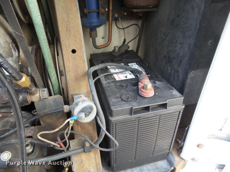 image for item DA3927 1998 Utility VSZR refrigerated van trailer