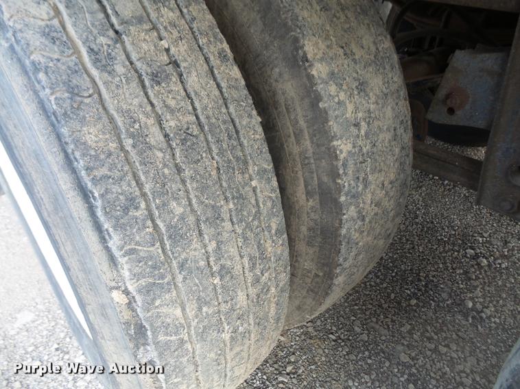 image for item DA3927 1998 Utility VSZR refrigerated van trailer