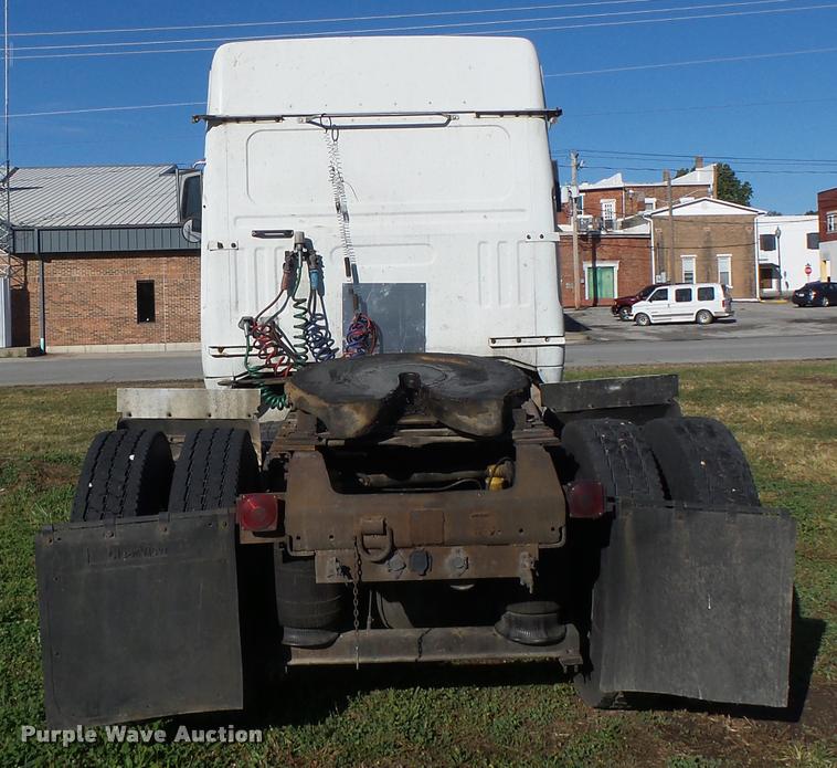 image for item K5675 1994 Volvo WIA semi truck