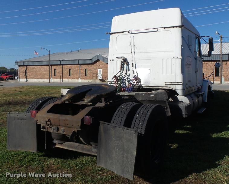 image for item K5675 1994 Volvo WIA semi truck