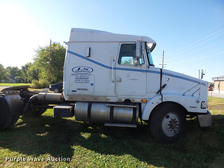 image for item K5675 1994 Volvo WIA semi truck