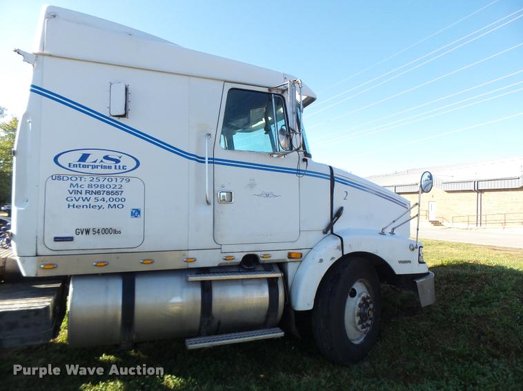 image for item K5675 1994 Volvo WIA semi truck