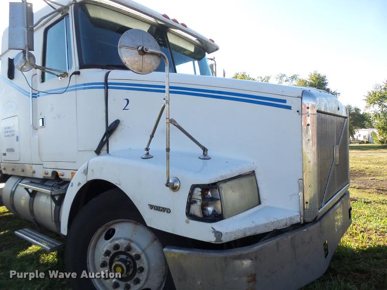 image for item K5675 1994 Volvo WIA semi truck