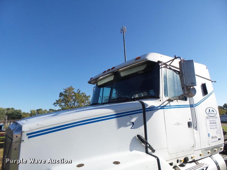 image for item K5675 1994 Volvo WIA semi truck