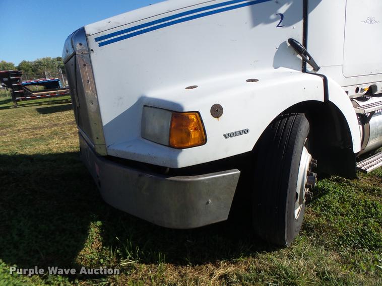 image for item K5675 1994 Volvo WIA semi truck
