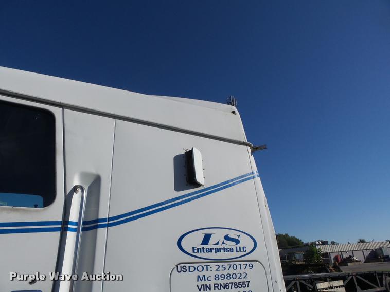 image for item K5675 1994 Volvo WIA semi truck