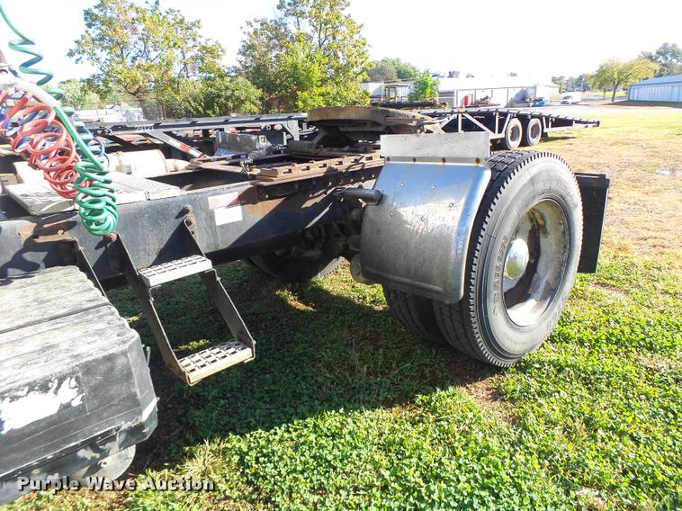 image for item K5675 1994 Volvo WIA semi truck