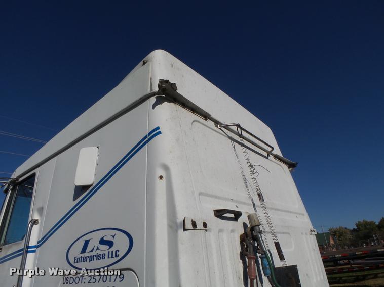 image for item K5675 1994 Volvo WIA semi truck