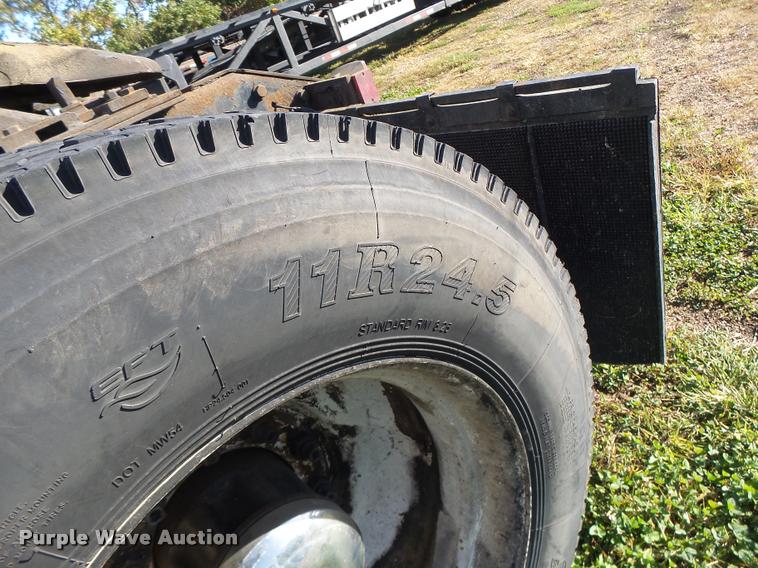 image for item K5675 1994 Volvo WIA semi truck