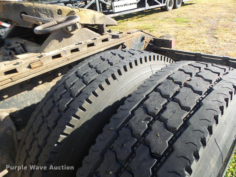 image for item K5675 1994 Volvo WIA semi truck