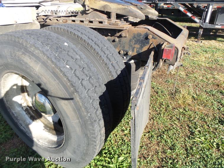 image for item K5675 1994 Volvo WIA semi truck