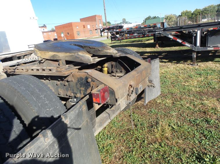 image for item K5675 1994 Volvo WIA semi truck