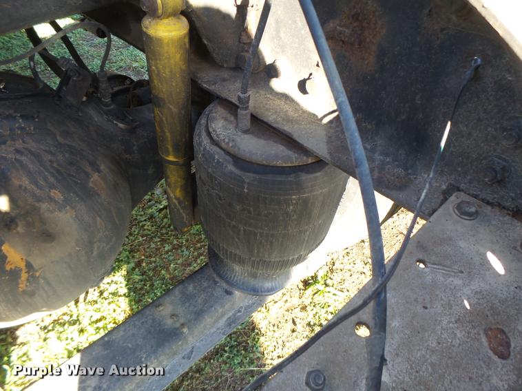 image for item K5675 1994 Volvo WIA semi truck