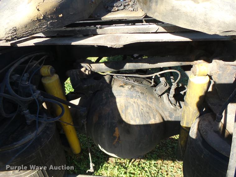 image for item K5675 1994 Volvo WIA semi truck