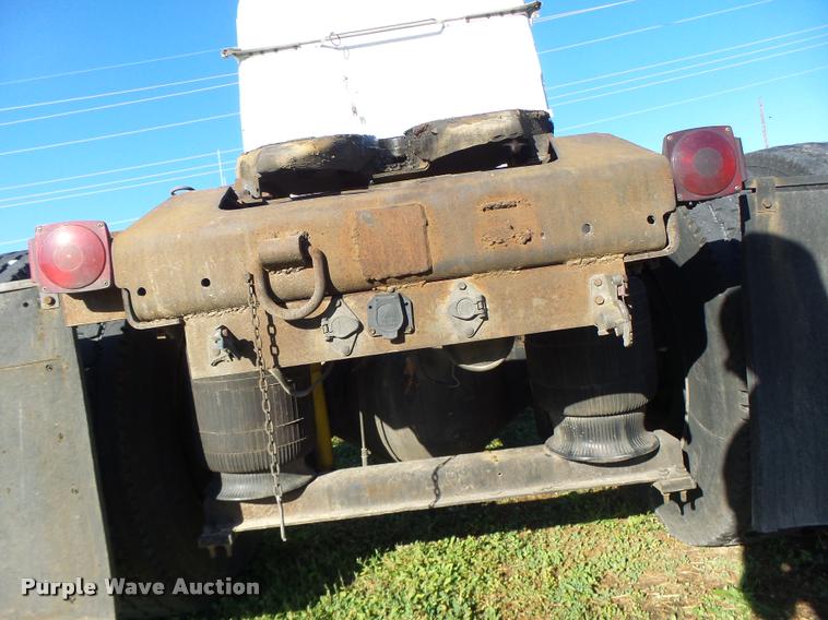 image for item K5675 1994 Volvo WIA semi truck