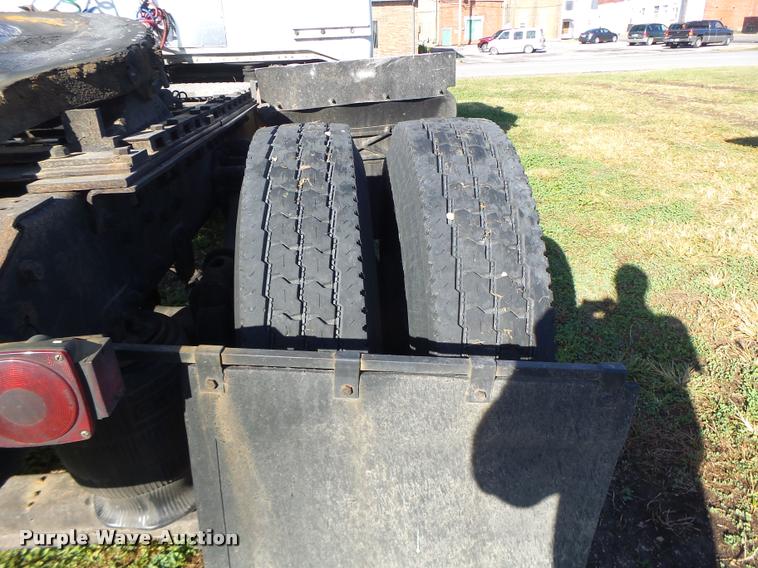 image for item K5675 1994 Volvo WIA semi truck