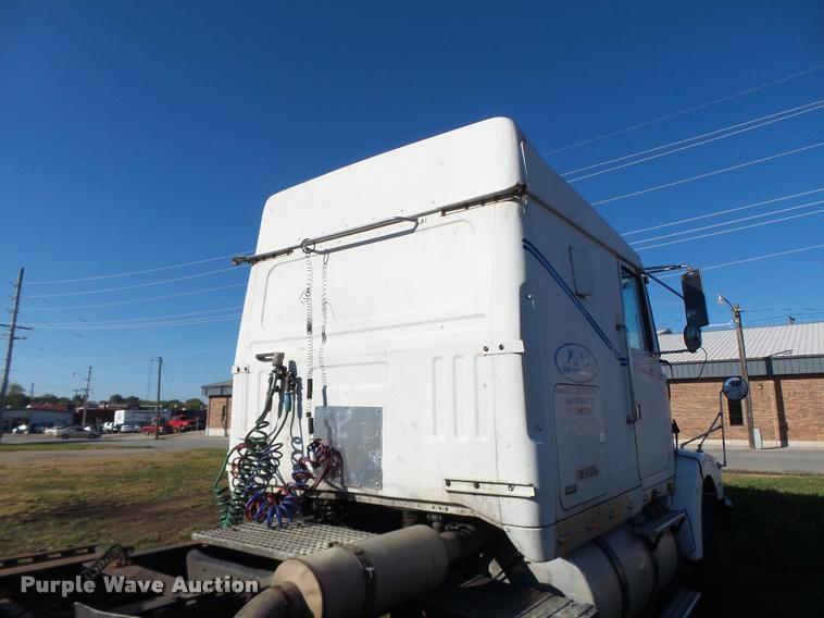 image for item K5675 1994 Volvo WIA semi truck