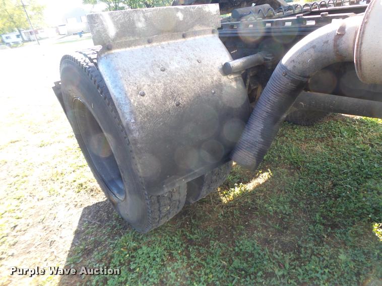 image for item K5675 1994 Volvo WIA semi truck