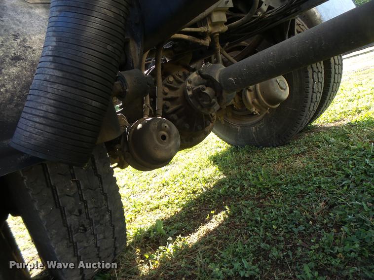 image for item K5675 1994 Volvo WIA semi truck