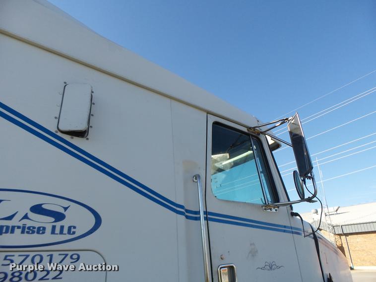 image for item K5675 1994 Volvo WIA semi truck