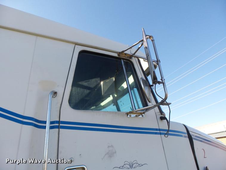 image for item K5675 1994 Volvo WIA semi truck