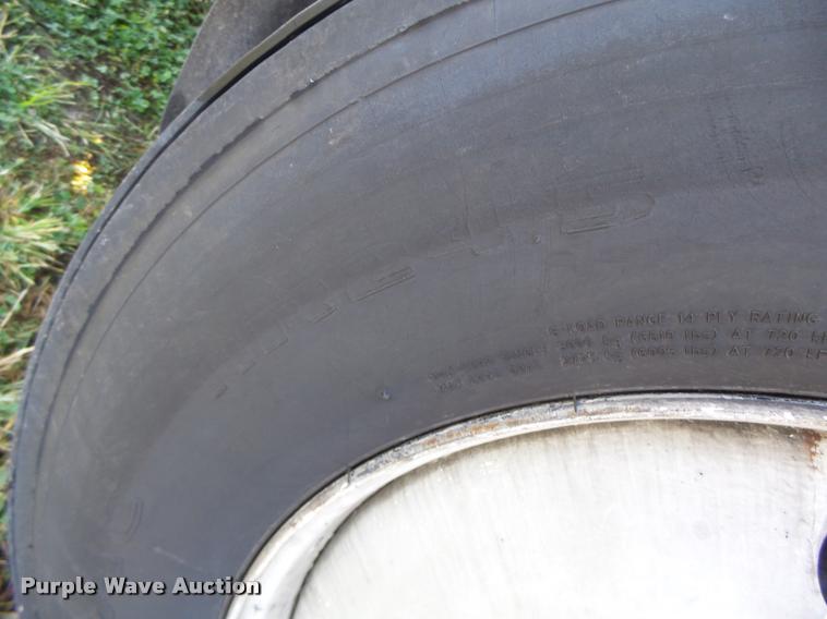 image for item K5675 1994 Volvo WIA semi truck