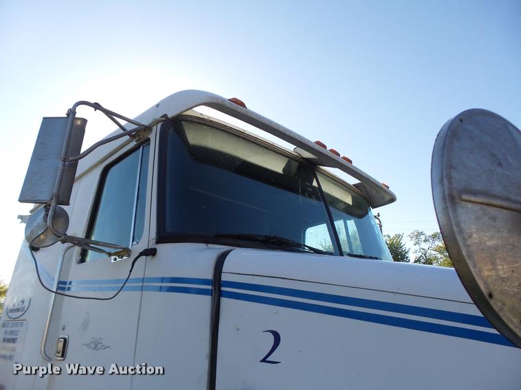 image for item K5675 1994 Volvo WIA semi truck