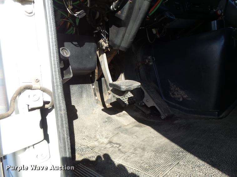 image for item K5675 1994 Volvo WIA semi truck