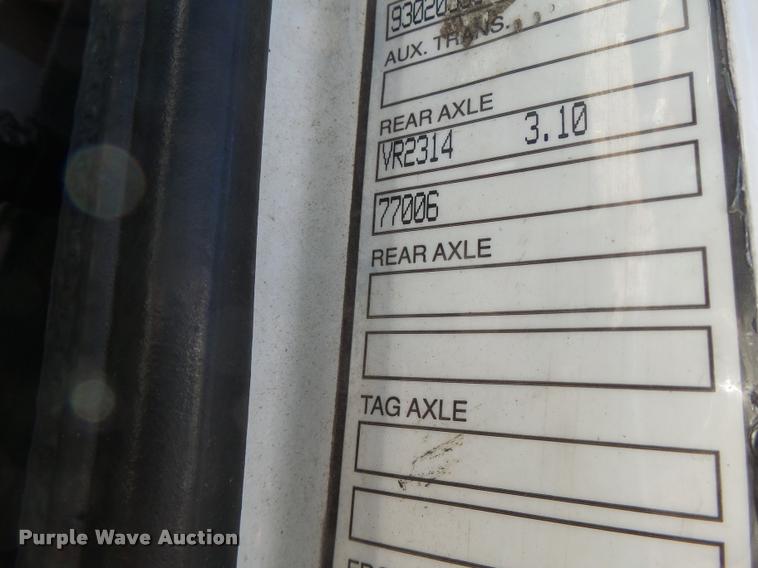 image for item K5675 1994 Volvo WIA semi truck