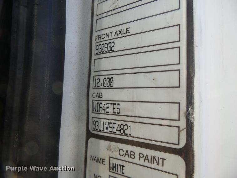 image for item K5675 1994 Volvo WIA semi truck