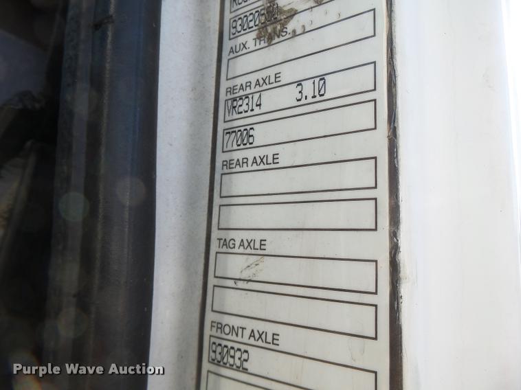 image for item K5675 1994 Volvo WIA semi truck