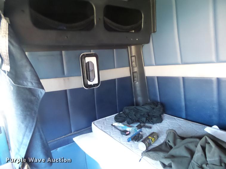 image for item K5675 1994 Volvo WIA semi truck