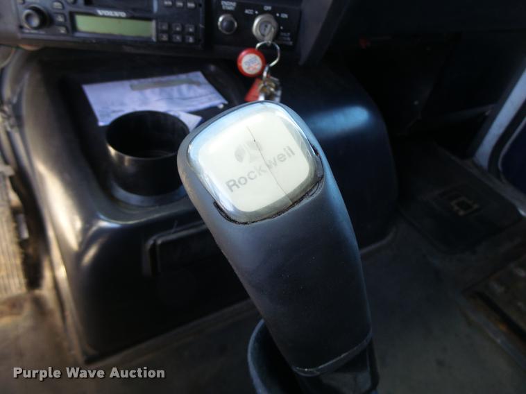 image for item K5675 1994 Volvo WIA semi truck