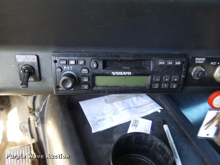 image for item K5675 1994 Volvo WIA semi truck
