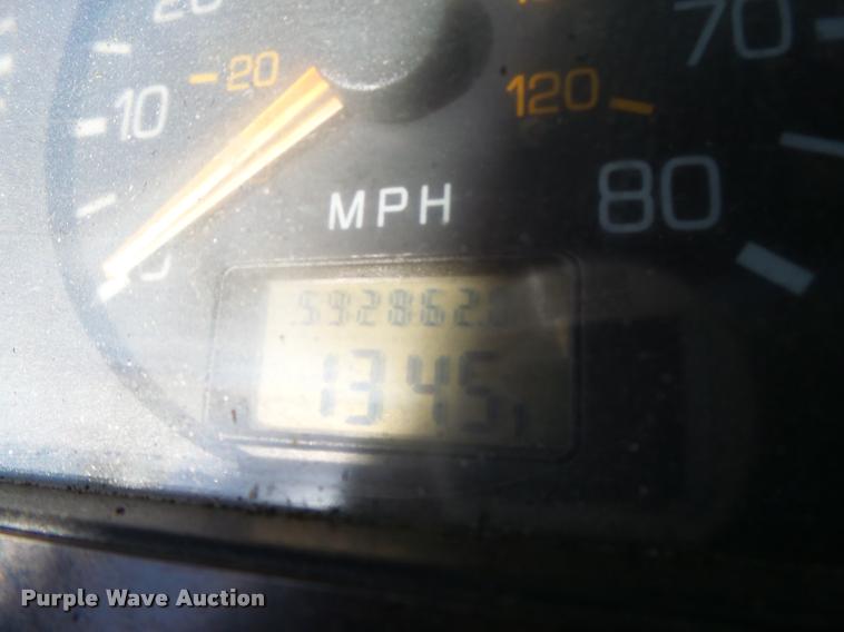 image for item K5675 1994 Volvo WIA semi truck