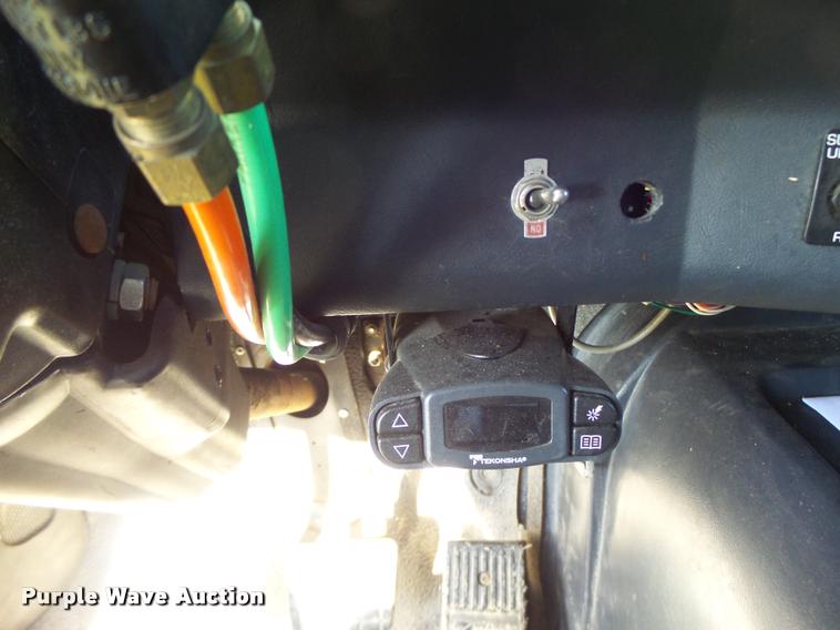 image for item K5675 1994 Volvo WIA semi truck