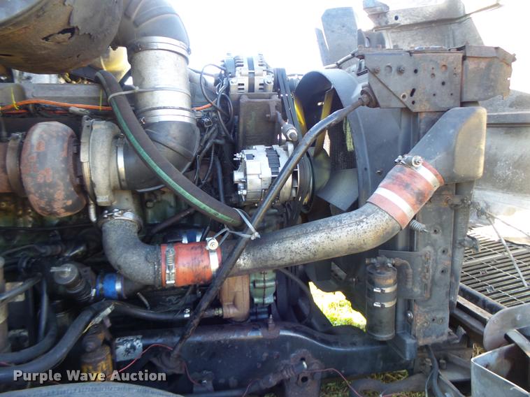 image for item K5675 1994 Volvo WIA semi truck